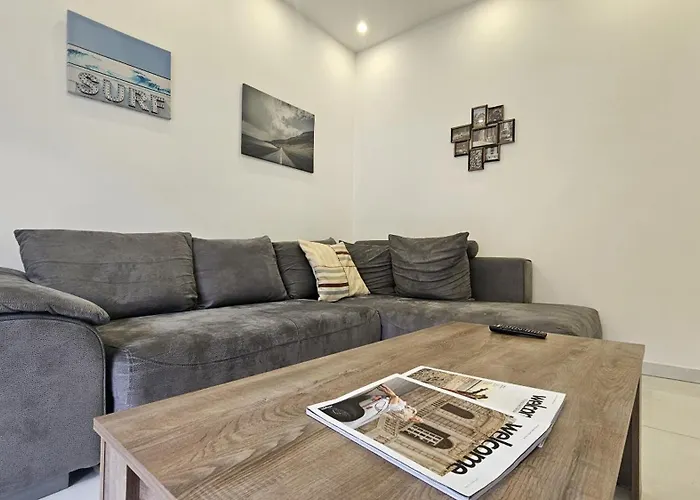 Finibreeze Apartment